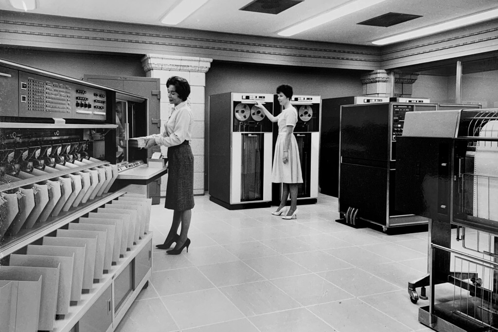 IBM Mainframe – Designed by IBM (Eliot Noyes), 1952